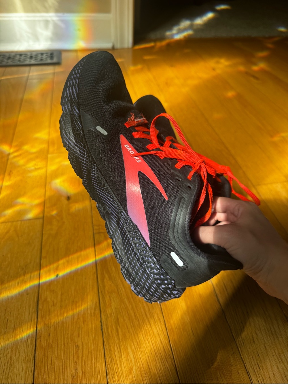 Brooks Launch GTS Black/neon pink/purple